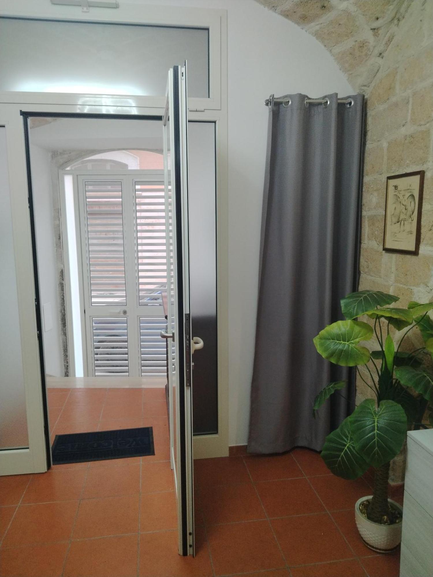 Casa Vacanza Nel Cuore Della Pietra Barletta Zewnętrze zdjęcie